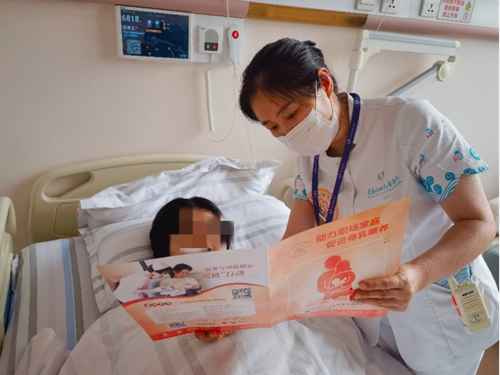青島婦女兒童醫(yī)院母乳喂養(yǎng)宣傳活動376.jpg
