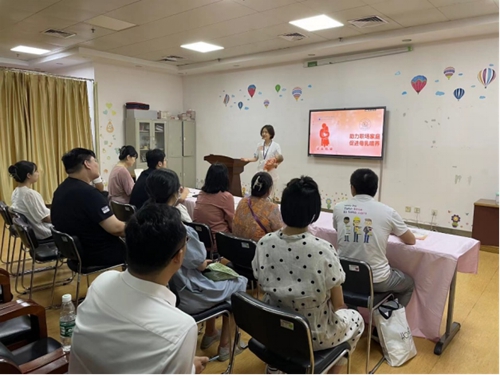 青島婦女兒童醫(yī)院母乳喂養(yǎng)宣傳活動1518.jpg